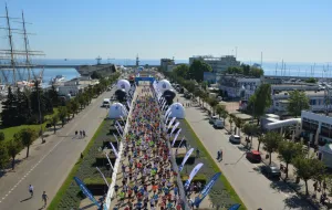 Prawie 3 tys. biegaczy na "patelni" w Gdyni