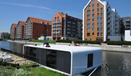 Apartament na wodzie zacumował w Gdańsku