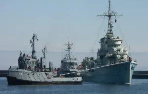 Salut z Błyskawicy na pożegnanie Polskiej Marynarki Wojennej