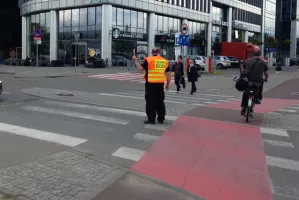 Ręczne sterowanie ruchem przy biurowcach w Oliwie. Czy to dobry pomysł?