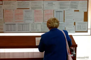 Wypłata zasiłku chorobowego a odwieszenie działalności