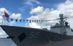 Zwiedź chiński okręt cumujący w Gdyni