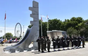 Odsłonięcie pomnika Polski Morskiej i parada z okazji święta Marynarki Wojennej