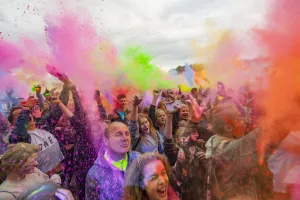 Festiwal kolorów na placu Zebrań Ludowych