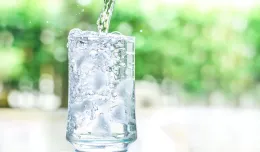 Zdrowe nawyki. Jak przekonać się do picia wody?