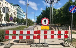 Gdynia: asfalt zamiast betonu na drodze rowerowej do bulwaru
