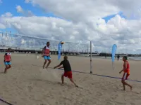 Wystartowało sportowe lato na plaży: siatkówka, pływanie, rugby