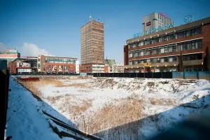 'Dziura wstydu' zamiast biurowca i apartamentowca