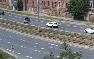 Brak pokrywy od studzienki zaskoczył kierowcę na Podwalu Przedmiejskim