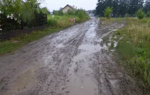 Wąska uliczka w Osowej zamieniła się w drogę tranzytową