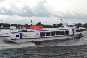 Statki pasażerskie na Zatoce. Co pływa i czemu nie wodoloty?