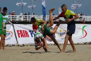 Pięściarka patronowała turniejowi rugby na plaży