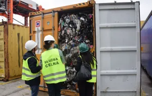 Nielegalne śmieci w porcie w Gdańsku i Gdyni