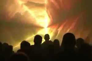 Pokaz laserów na zakończenie Jarmarku