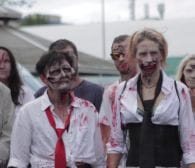 Zombie goniły biegaczy po parku Reagana
