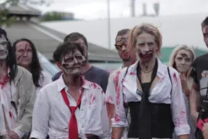 Zombie goniły biegaczy po parku Reagana