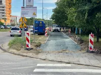 Remontują chodnik bez drogi rowerowej