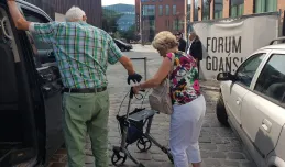 Trudny dojazd niepełnosprawnego taksówką do Forum Gdańsk