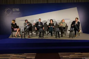 EFNI: USA-Chiny. Komu zależy na wojnie handlowej?