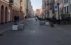 Słupki na deptakach w centrum Gdańska do naprawy