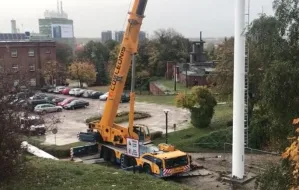 Rozpoczął się montaż 40-metrowego masztu na Grodzisku w Gdańsku