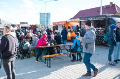 Food trucki zaparkowały przy Galerii Metropolia
