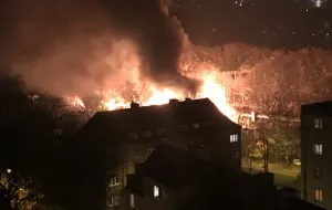 Nocny pożar warsztatu we Wrzeszczu