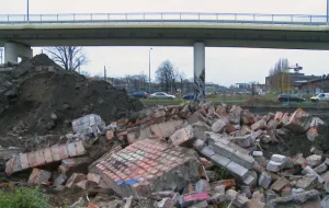 Zburzono fragment muru dawnej Stoczni Gdańskiej