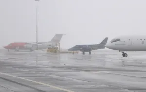 Pasażerowie odetchną. Lotnisko znowu gotowe na złą pogodę