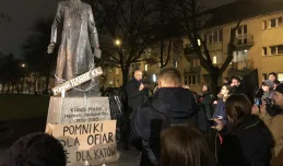 Manifestacja pod pomnikiem ks. Jankowskiego