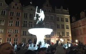 Tysiące uczestników wieczornego wiecu na Długim Targu w Gdańsku