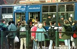 Tramwaje i autobusy bez dzieci?