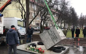 Pomnik ks. Jankowskiego trafił do naprawy