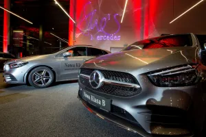 Dzień kobiet z Mercedesem i modą