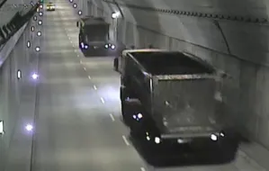 Ciężarówki rozsypują węgiel w tunelu pod Martwą Wisłą