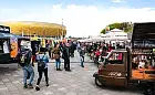 Kilkadziesiąt food trucków pod stadionem w Letnicy