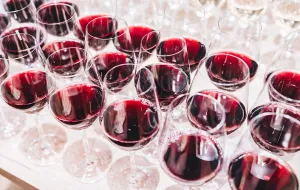 Modne wina: bezalkoholowe i wegańskie