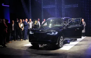 Premiera BMW X7 w studiu filmowym