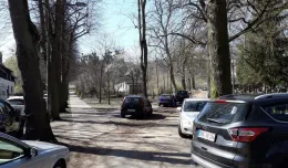 Koniec z parkowaniem w bocznej uliczce przy cmentarzu w Oliwie