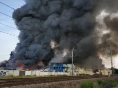 Pożar w Gdańsku Oruni. Paliły się hale przy Trakcie św. Wojciecha
