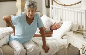 Wygodny sen. Jak urządzić sypialnię osoby starszej?