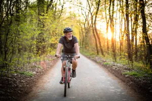 Seniorzy na rowerach w ramach programu GreenSAM