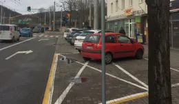Gdynia: auta osobowe zajmują miejsca parkingowe dla dostawców