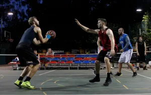 Nocny turniej koszykówki ulicznej w Gdyni