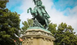 Pomnik Jana III Sobieskiego przed i po renowacji