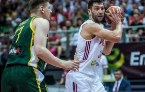 Adam Hrycaniuk z koszykarzami Arki Gdynia chce grać o najwyższe cele