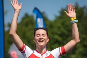 Dorośli i dzieci ścigali się w triathlonie w Chmielnie