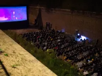 Nocne kino w blasku pochodni  na Szańcu Jezuickim