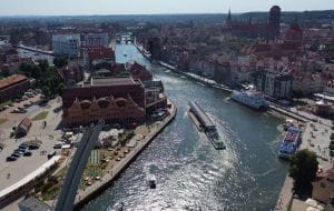 Kładka na Wyspę Spichrzów przypłynęła do Gdańska