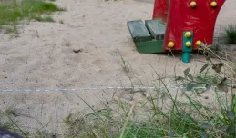 Elektryczny pastuch na dziki przy placu zabaw
